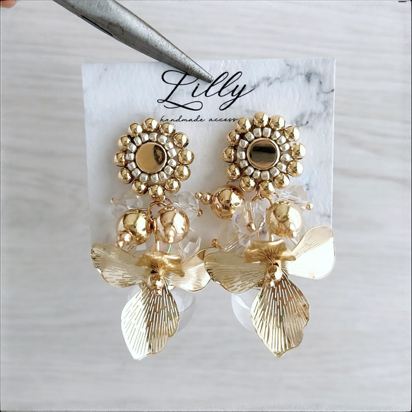 水入りガラスドーム/大ぶりピアス/ビーズ刺繍/ゴールド/花/揺れる