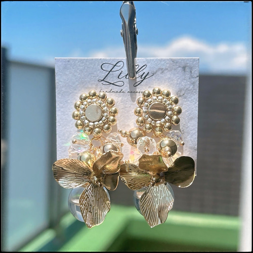 水入りガラスドーム/大ぶりピアス/ビーズ刺繍/ゴールド/花/揺れる