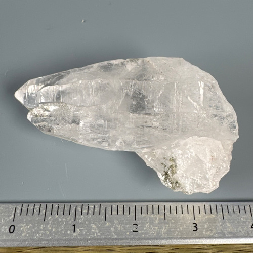 ガネーシュヒマール産 ヒマラヤ水晶 38ミリ 原石ポイント tu2439