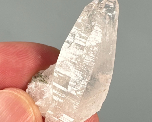 ガネーシュヒマール産 ヒマラヤ水晶 38ミリ 原石ポイント tu2439