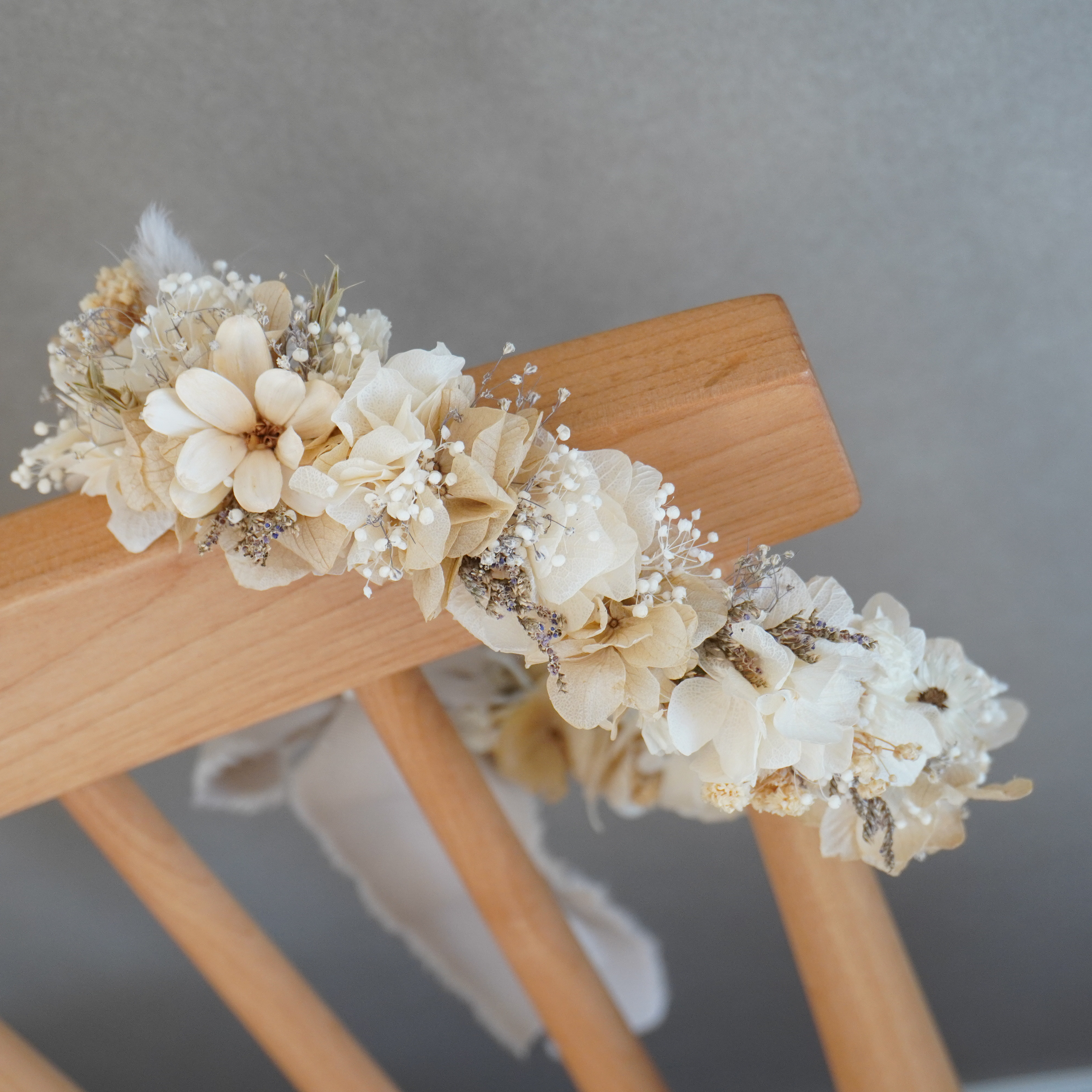 ホワイトベージュの花かんむり 結婚式髪飾り　ヘッドドレス 七五三髪飾り キッズ花かんむり ウェディング フラワークラウン