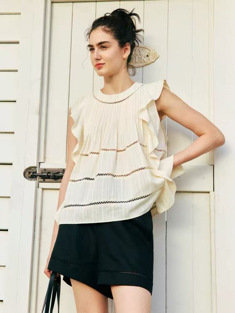 透かし彫り　ピンタック入りブラウス　Aライン　ラウンドネック　コットン