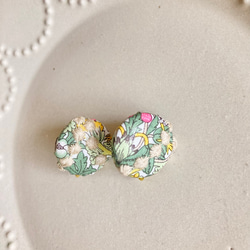 ミナペルホネンmermaid使用♪くるみボタンイヤリング イヤリング