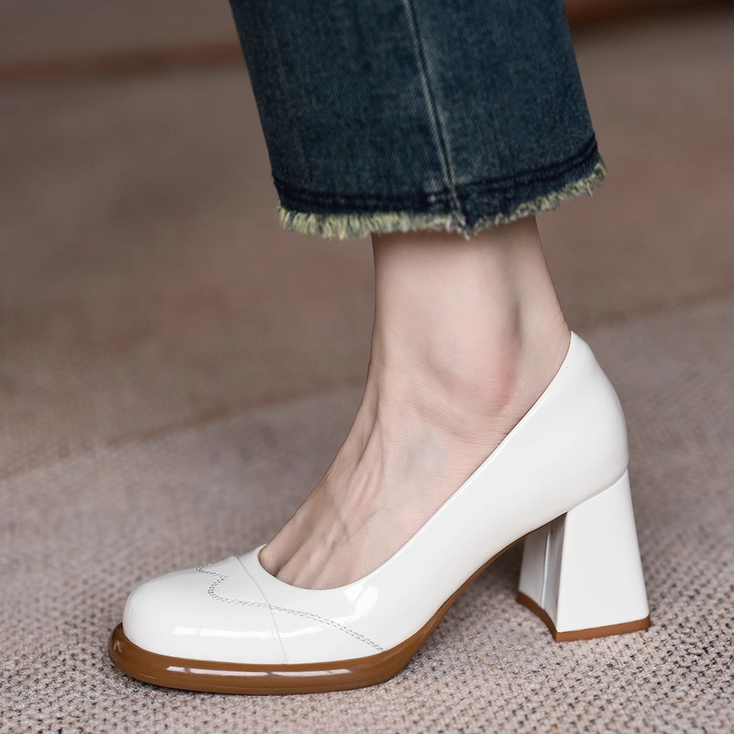 天然素材ならではの高級感。抜群の透湿性と耐磨耗性。 黒 ヒールパンプス 春 夏 歩きやすい 滑り止め 痛くない 疲れない