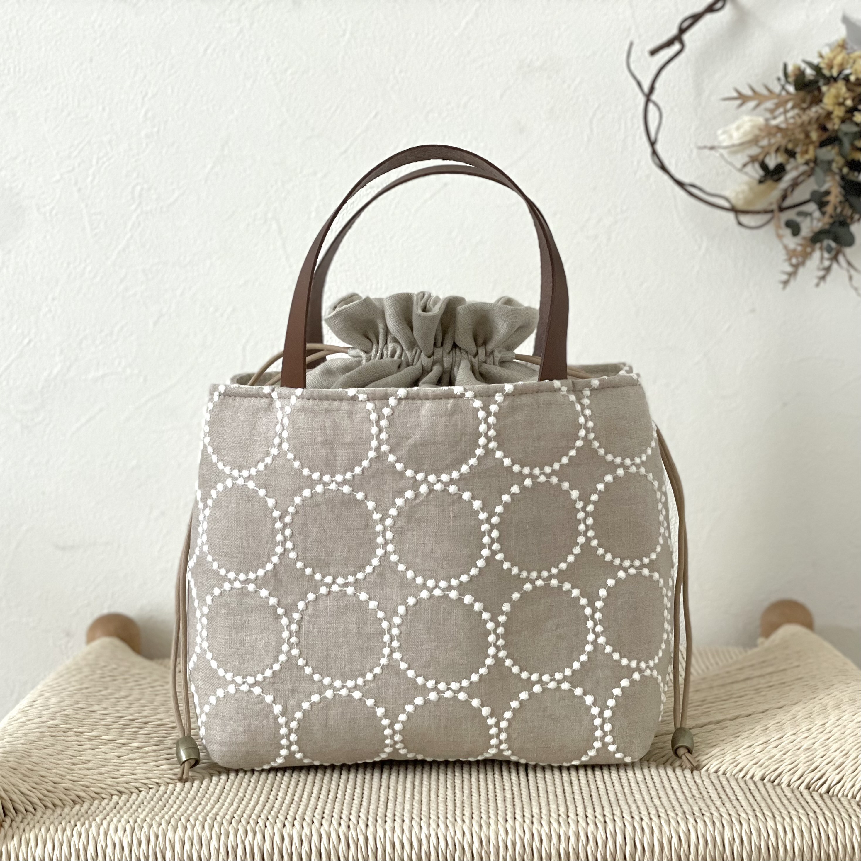 ⚮̈ミナペルホネン tambourine beige あおり巾着トート S トート