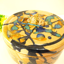 〈一点もの〉菓子器（蓋物）・魚つまみ 2枚目の画像
