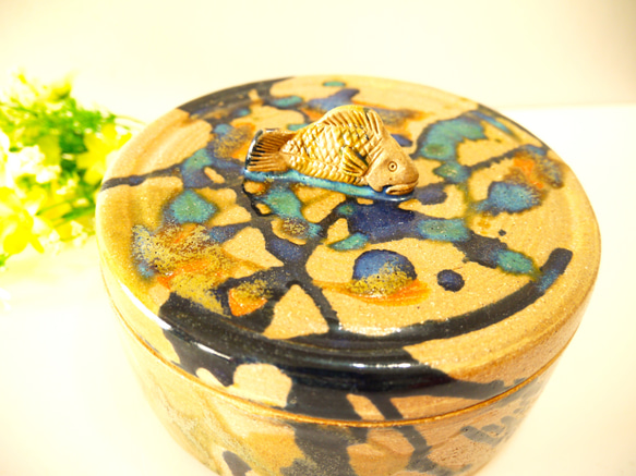 〈一点もの〉菓子器（蓋物）・魚つまみ 2枚目の画像