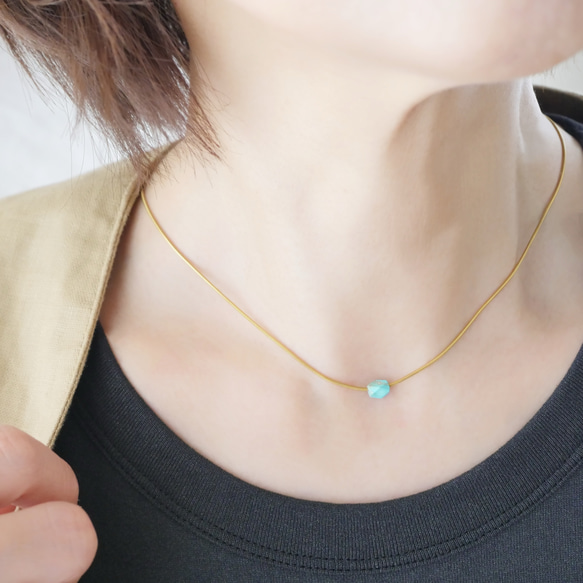 長さ調節できる一粒ターコイズ × 華奢なスネークチェーンネックレス／ゴールド　夏アクセサリー　サージカル金アレ対応 10枚目の画像