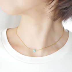 長さ調節できる一粒ターコイズ × 華奢なスネークチェーンネックレス／ゴールド　夏アクセサリー　サージカル金アレ対応 7枚目の画像
