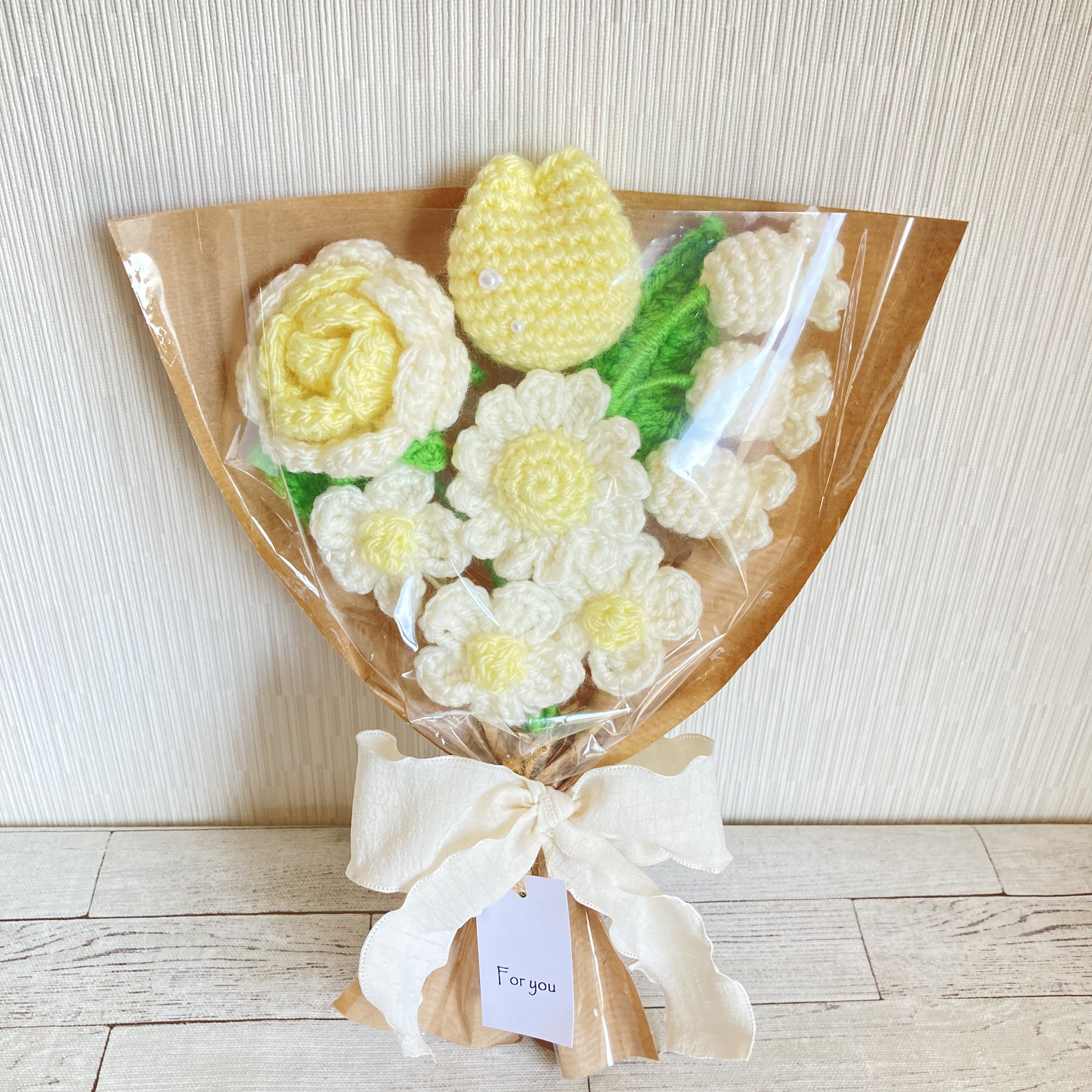 【193】編み物の花と葉っぱ付きいちご単品 バブちゃんハンドメイド