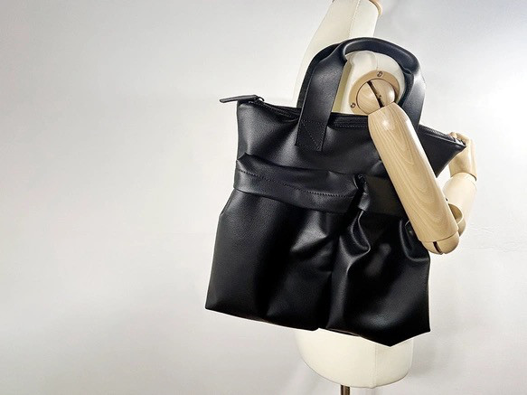 KURO/【PUL】 オンもオフも◎大容量プルアップ　ヘルメットバッグ　エコレザー(BT241217) 4枚目の画像