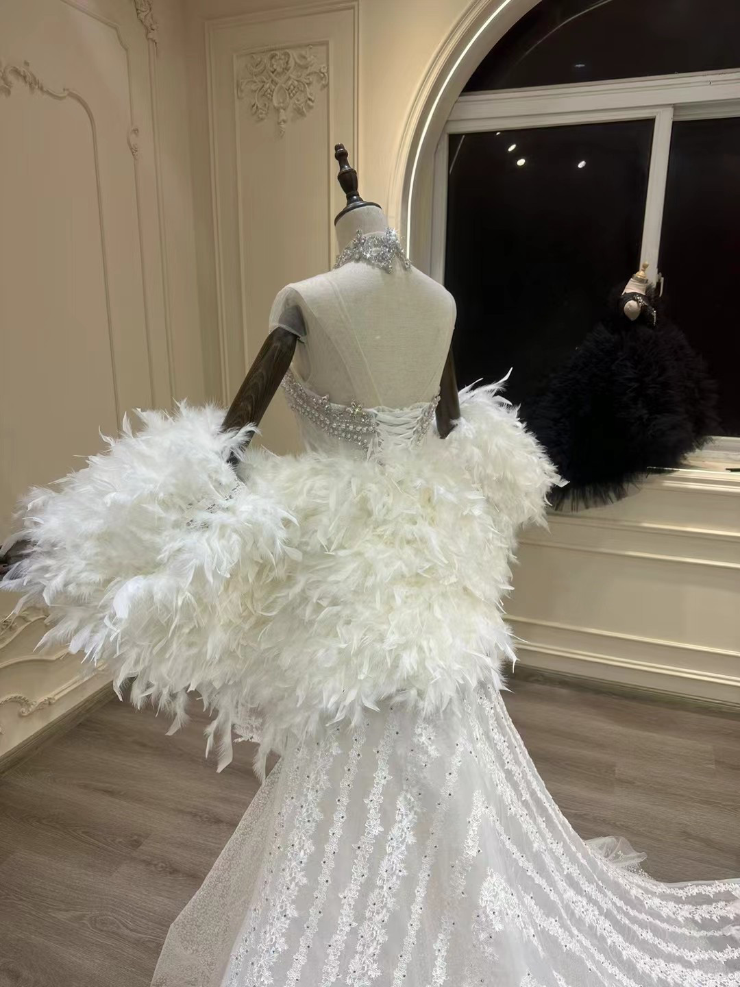 豪華！スパンデックス　白い　マーメイドドレスキラキラ　取り外し可能ケープ　編み上げデザイン　パーティードレス花嫁前撮り二