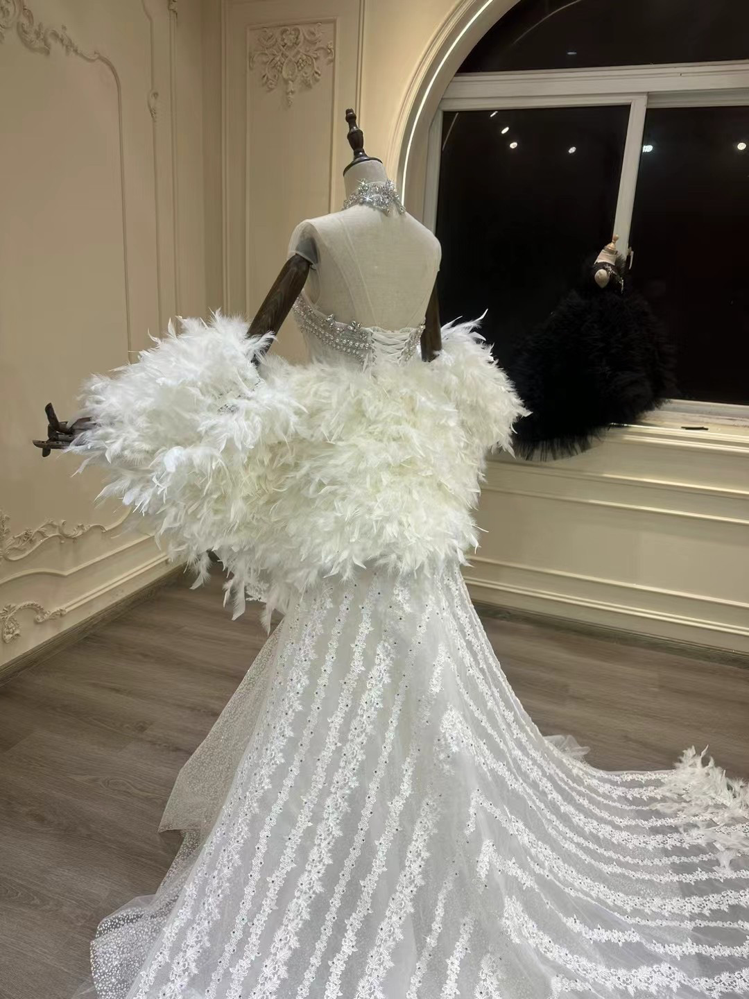 豪華！スパンデックス　白い　マーメイドドレスキラキラ　取り外し可能ケープ　編み上げデザイン　パーティードレス花嫁前撮り二