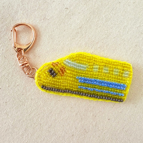 ドクターイエロー】ビーズ刺繍のキーホルダー 新幹線 名入れ ブローチ