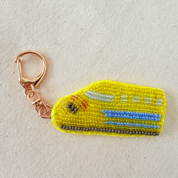 ドクターイエロー】ビーズ刺繍のキーホルダー 新幹線 名入れ ブローチ