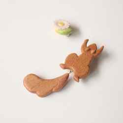 【セット】＊リス と お花＊ 木彫りブローチ　／ 北欧 ナチュラル ギフト アクセサリー プレゼント 7枚目の画像