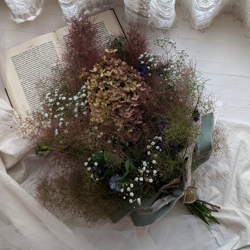 スモークツリーと紫陽花　かすみ草にニゲラのアンティークなドライフラワースワッグ スモークツリーと紫陽花 かすみ草にニゲラのアンティークな