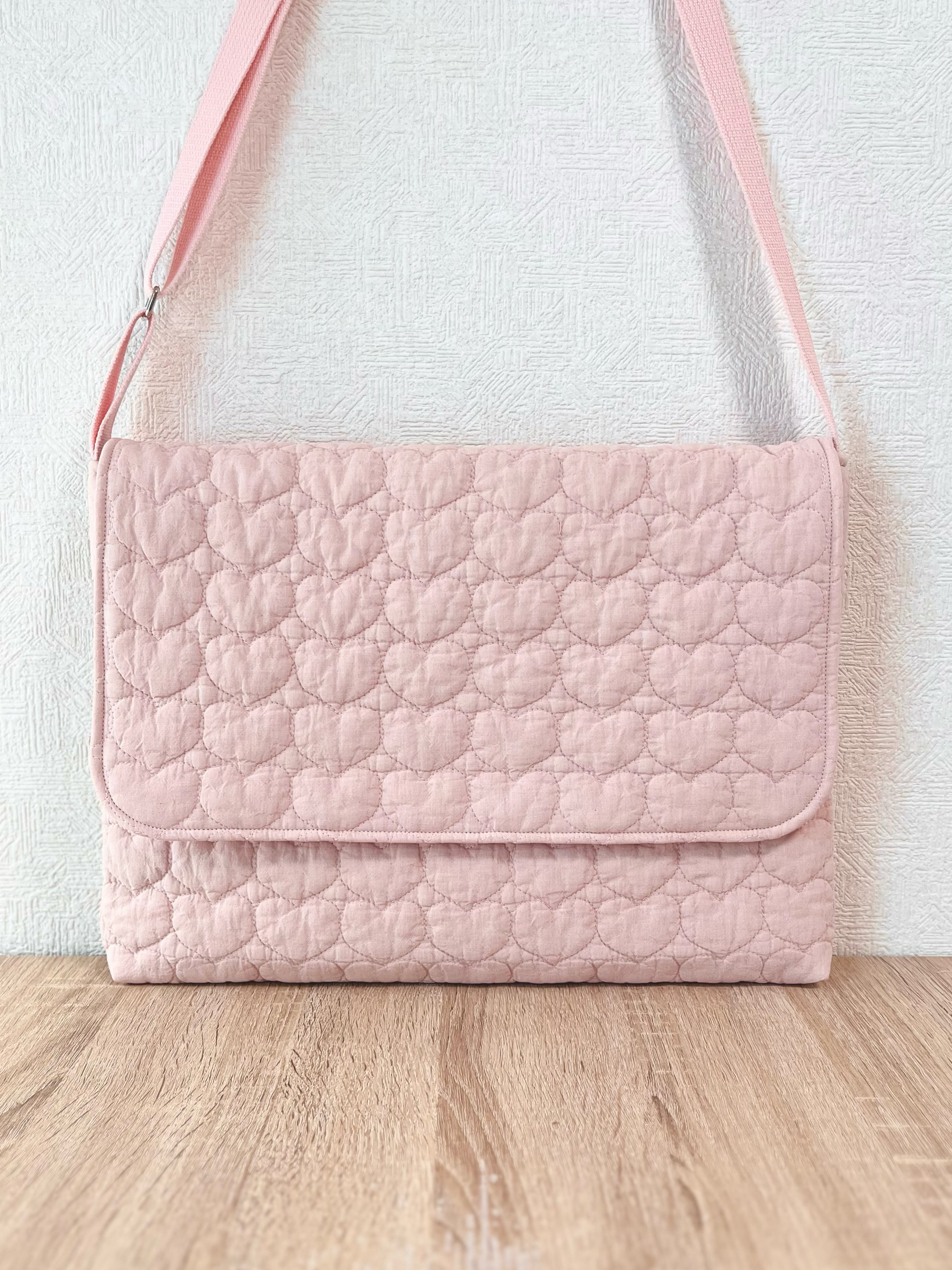 【裏地も可愛い❤︎】図書袋　ハートステッチキルト/ベージュピンク