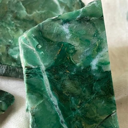 SALE価格】アフリカンジェード ナミビア翡翠として手に入れたが鑑別