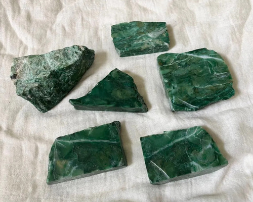 特大 ナミビア翡翠 原石 約4kg 翡翠 ヒスイ 天然石 置物 鑑賞石 アフリカ 特大 ナミビア翡翠 原石 約4kg 翡翠 ヒスイ 天然石 置物 鑑賞石