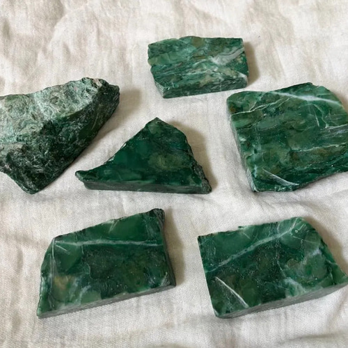 SALE価格】アフリカンジェード ナミビア翡翠として手に入れたが鑑別