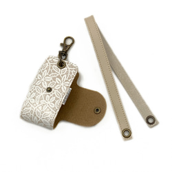 スマートキーケース　茶、キャメル、ベージュ花柄　ストラップ付き（送料込み） 3枚目の画像