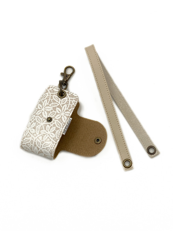 スマートキーケース　茶、キャメル、ベージュ花柄　ストラップ付き（送料込み） 3枚目の画像