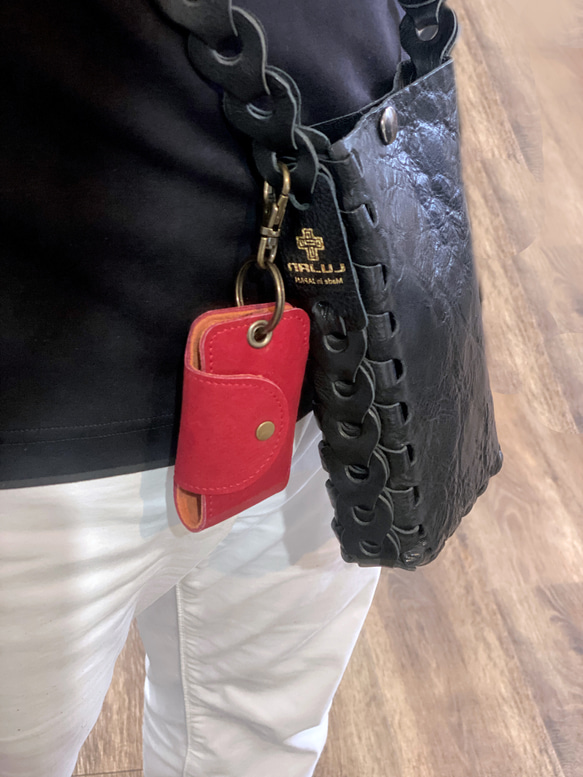 スマートキーケース　グリーン、レッド、ブルー、イエロー　ストラップ付き（送料込み） 3枚目の画像