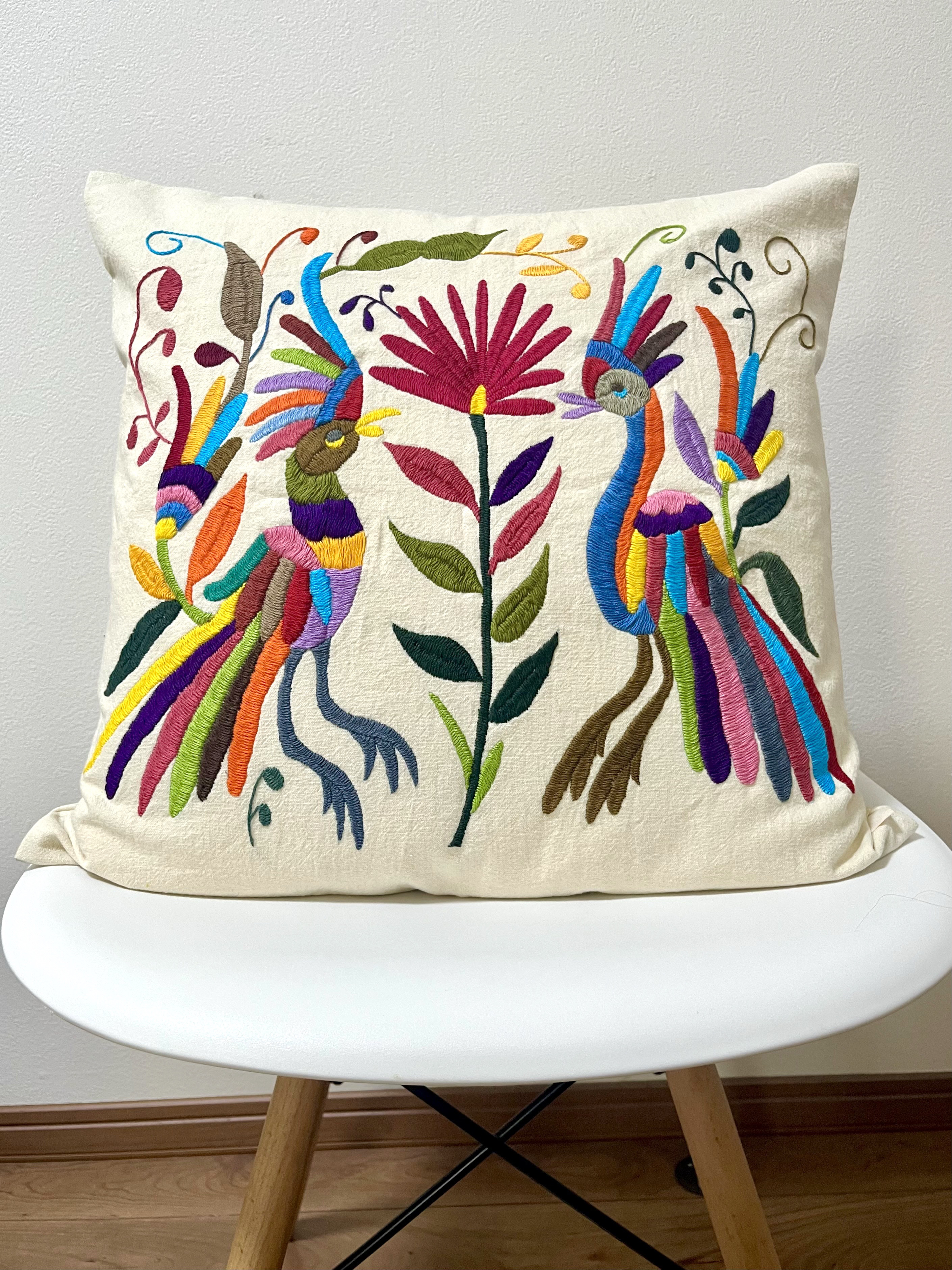 クッションカバー【45cm角】メキシコ　オトミ刺繍　鳥
