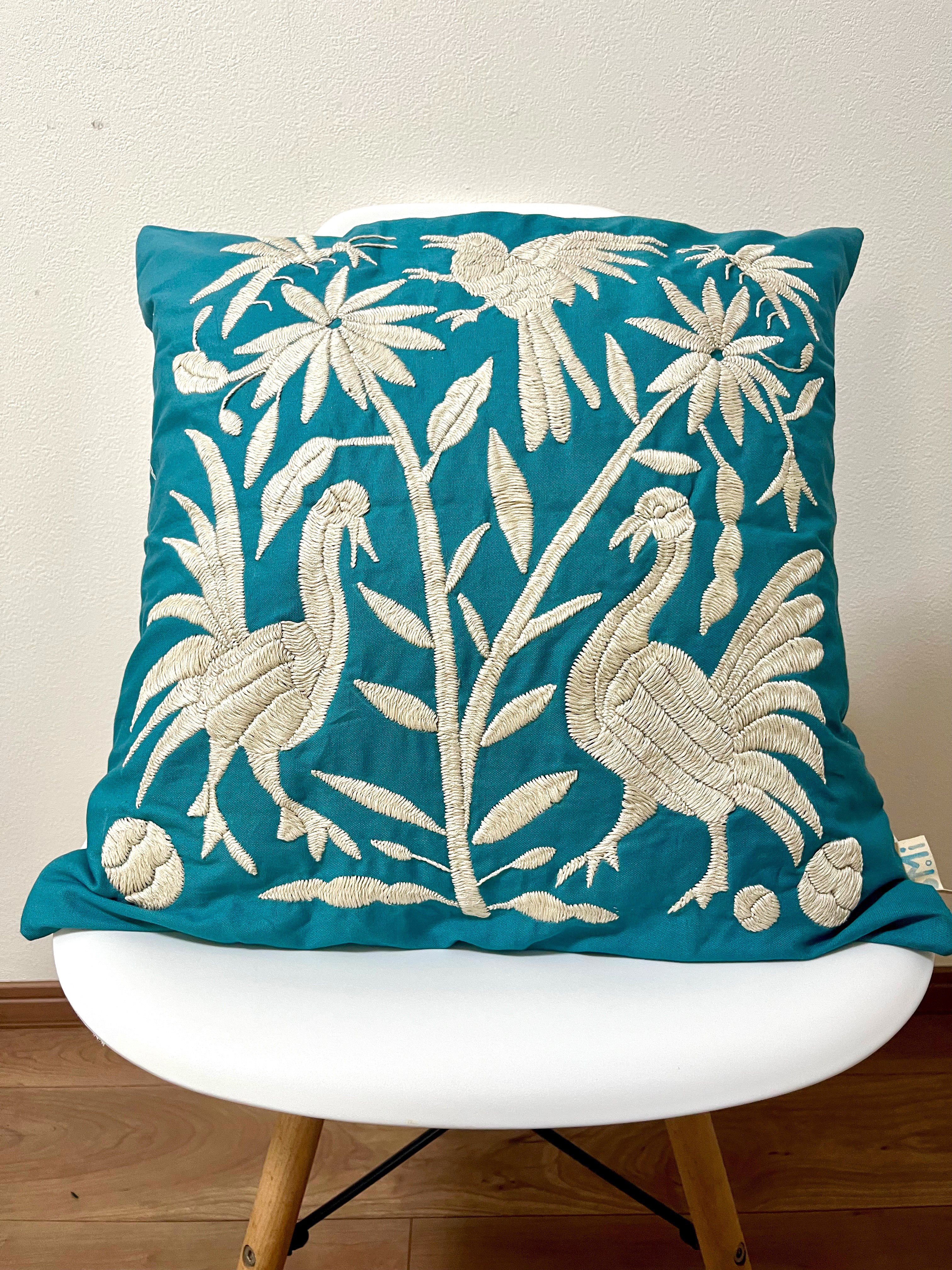 クッションカバー【45cm角】メキシコ　オトミ刺繍　鳥