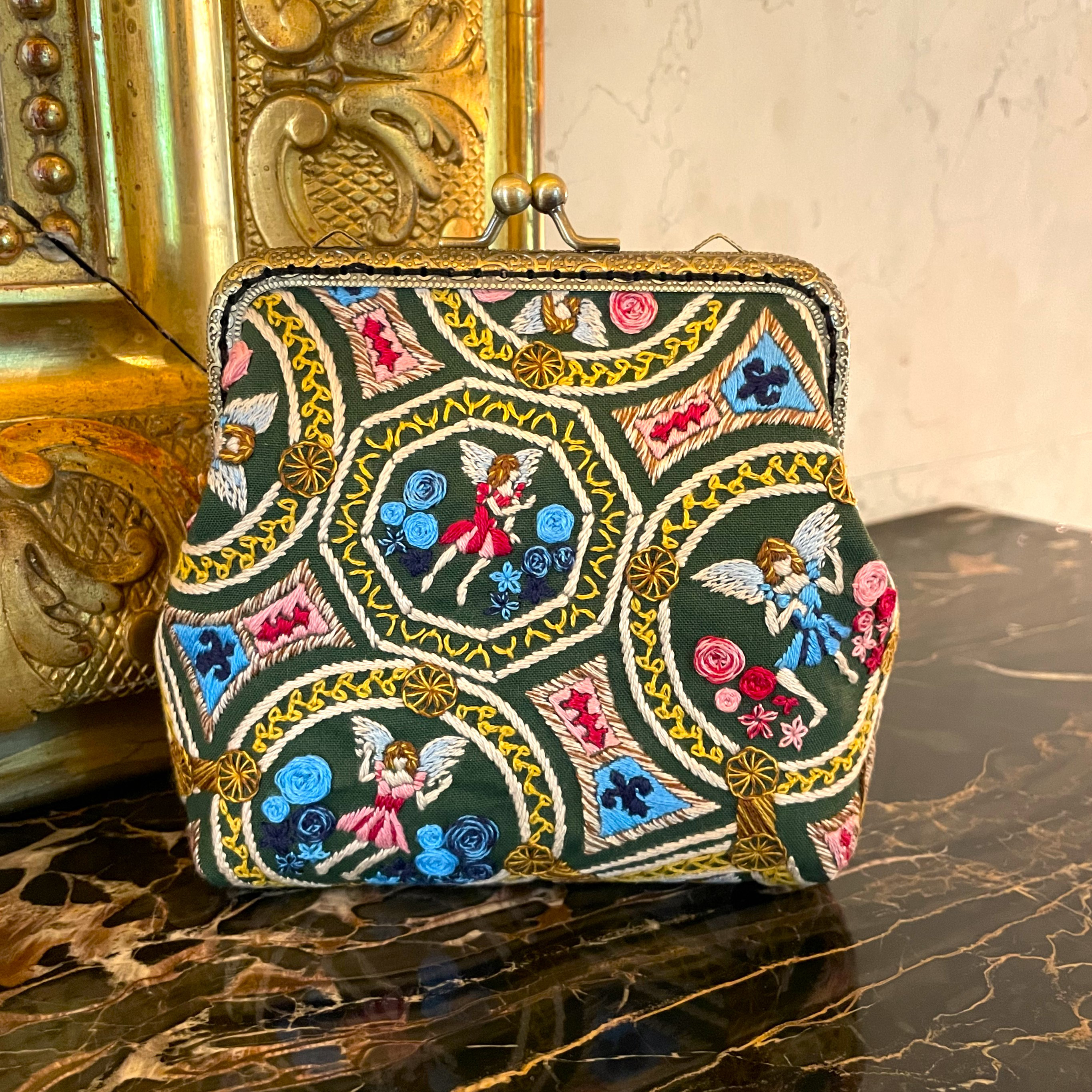 手刺繍がま口ポーチ＊祝福の天使 大がま口