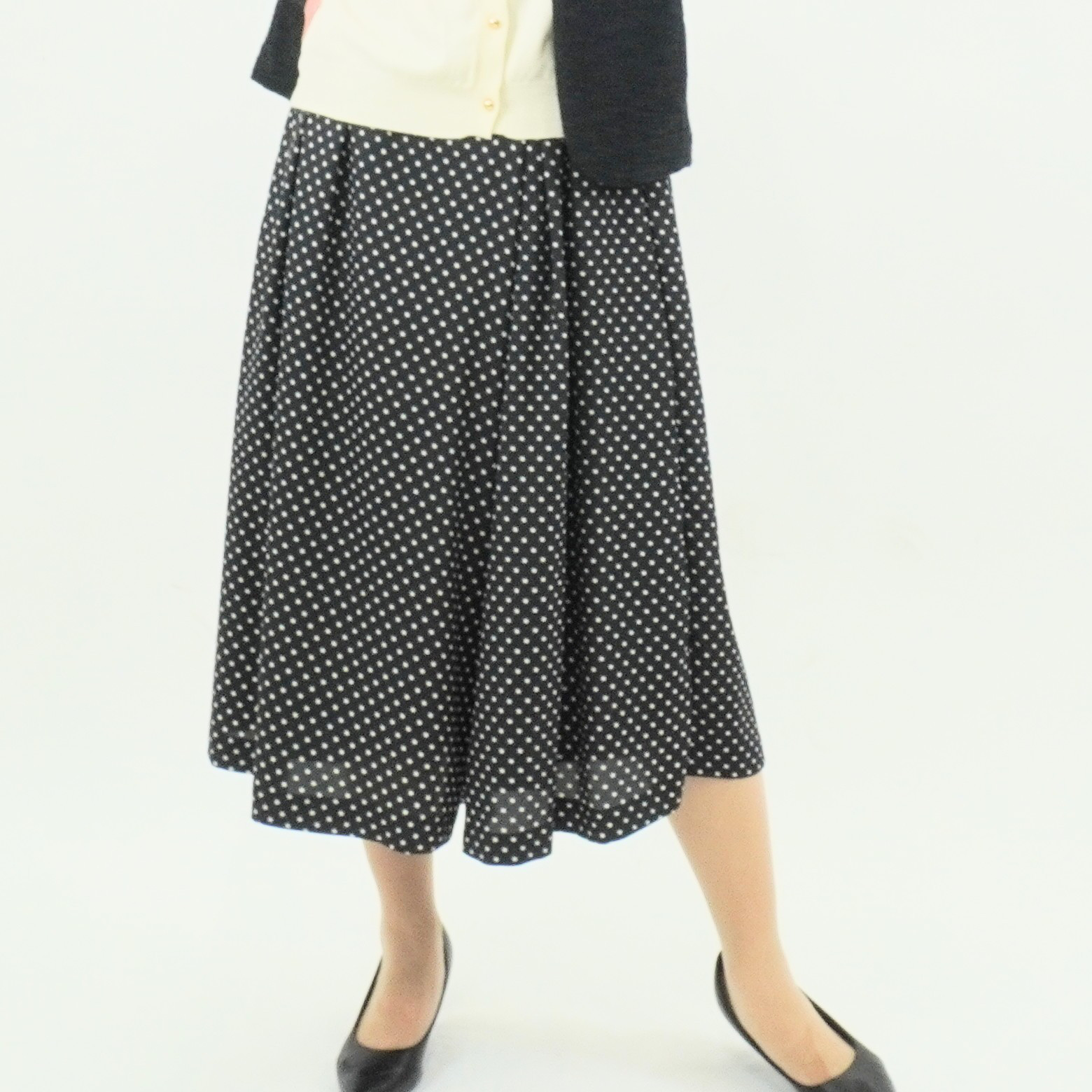 大人可愛いフレア水玉キュロット　ワイドパンツ　シワになりにくい　水玉　ブラック　日本製