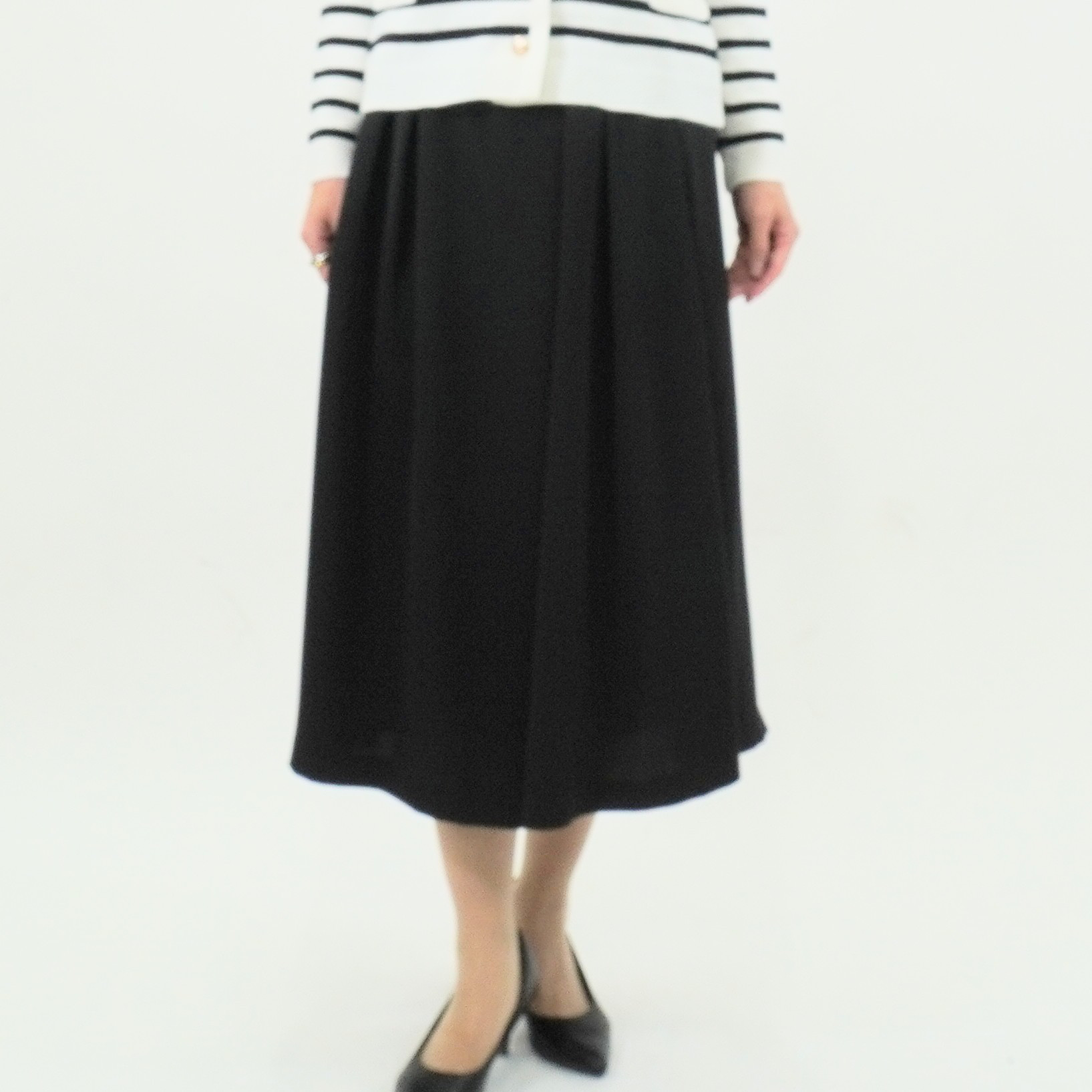 大人上品なフレアキュロット　ワイドパンツ　シワになりにくい　ブラック　日本製