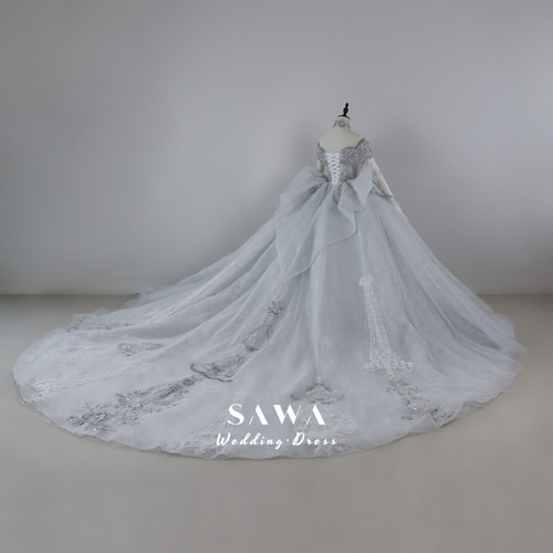美品♡ウェディングドレス♡梨花コラボ、引っ越しのため売り切りたいです 豪華なウェディングドレス 人気 ホワイト キラキラグッリター