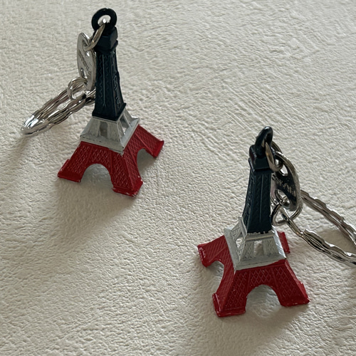 輸入雑貨 フランス トリコロールのエッフェル塔 キーホルダー チャーム
