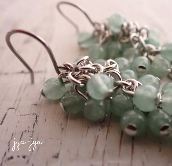 beads earrings ＊ グリーンジェード（天然クォーツァイト） 1枚目の画像