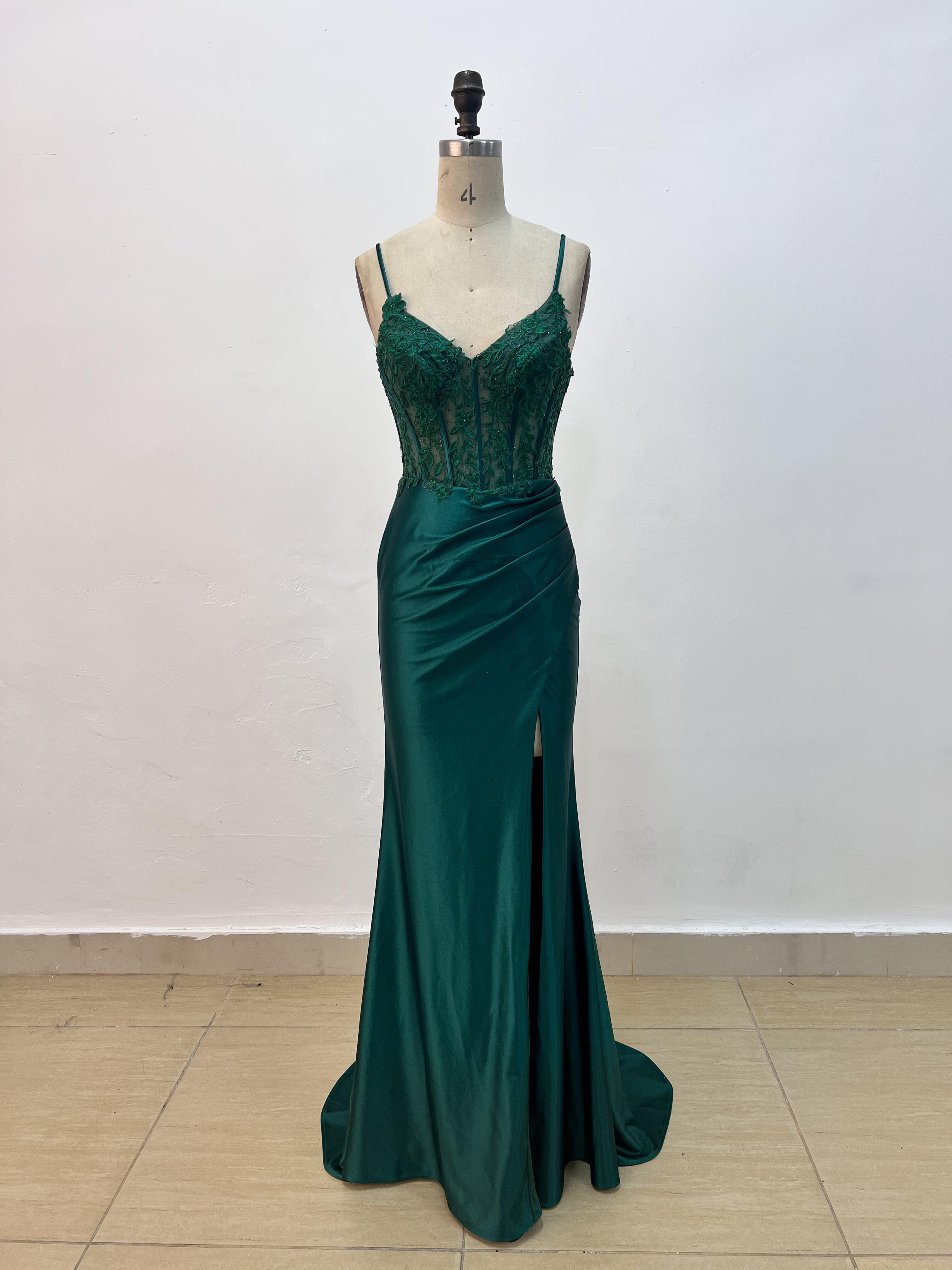 高級感　深め緑　リーフ刺繍小枝　マーメイドドレス　優雅なシルエット　セクシー　チャック　コンテスト　前撮り結婚式花嫁挙式