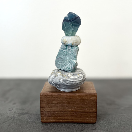 Étre Ici】エトルイシ-フローライト- 原石のストーンバランシング