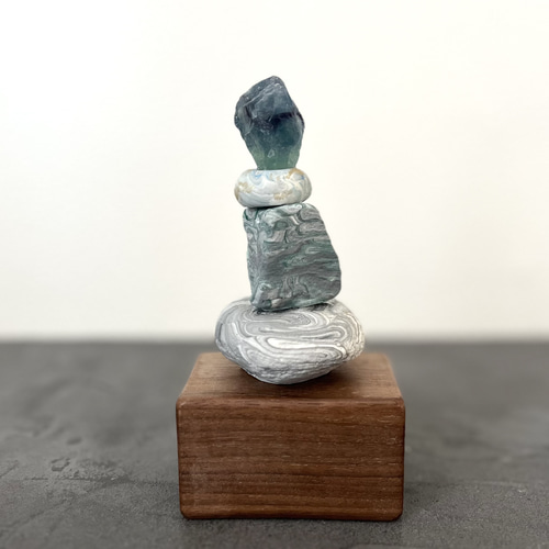 Étre Ici】エトルイシ-フローライト- 原石のストーンバランシング