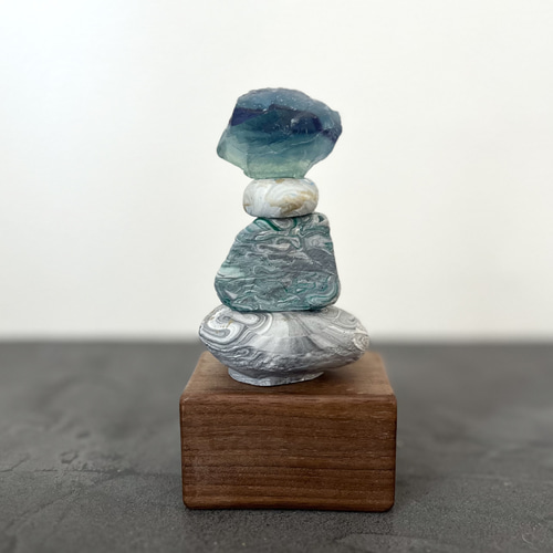 Étre Ici】エトルイシ-フローライト- 原石のストーンバランシング