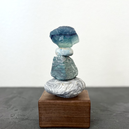 Étre Ici】エトルイシ-フローライト- 原石のストーンバランシング