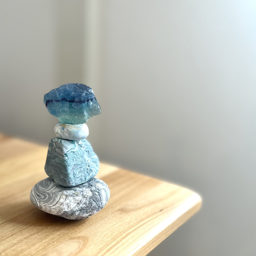 Étre Ici】エトルイシ-フローライト- 原石のストーンバランシング