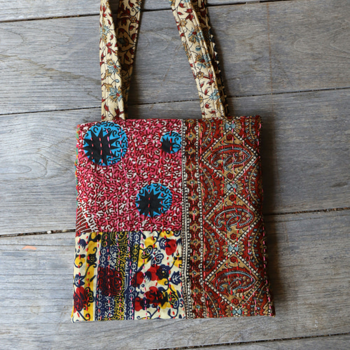 アフリカ布×パッチワーク×刺し子のキルト裏地ミニバッグ (レッド