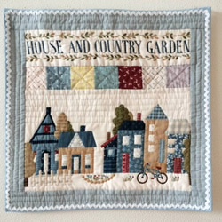 ☆パッチワーク・キルトタペストリー「ハウス&カントリー