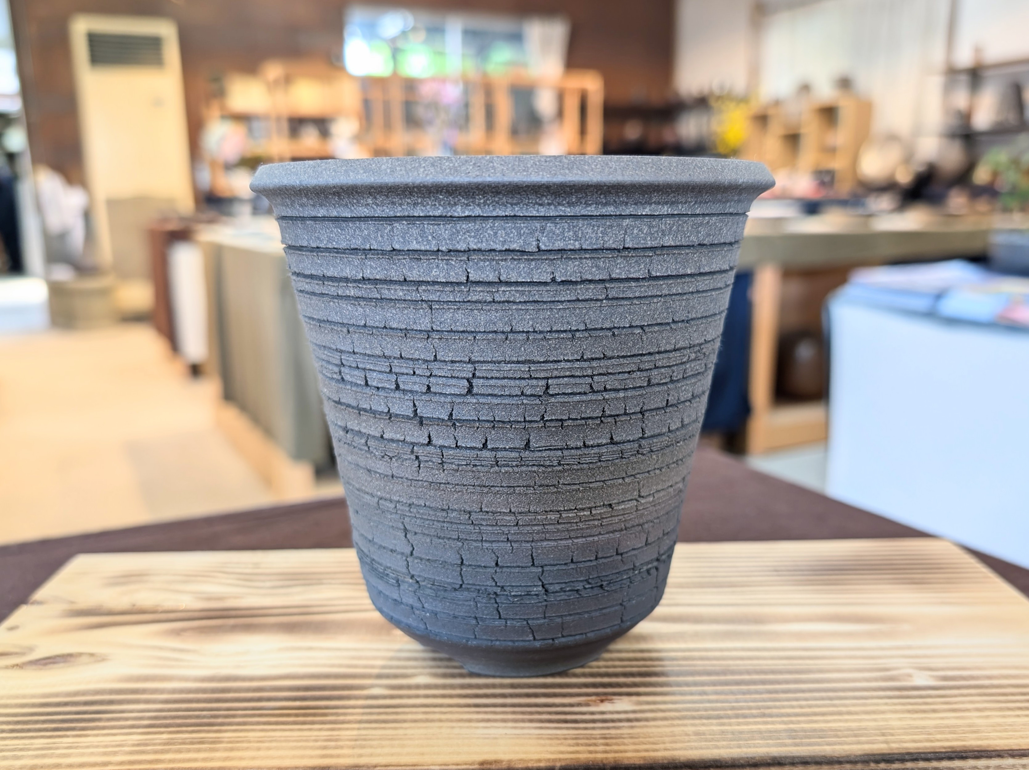 【植木鉢】◆テレビチャンピオン陶芸王が作る器・炭化窯変裂罅紋様鉢(たんかようへんれっかもんようばち)