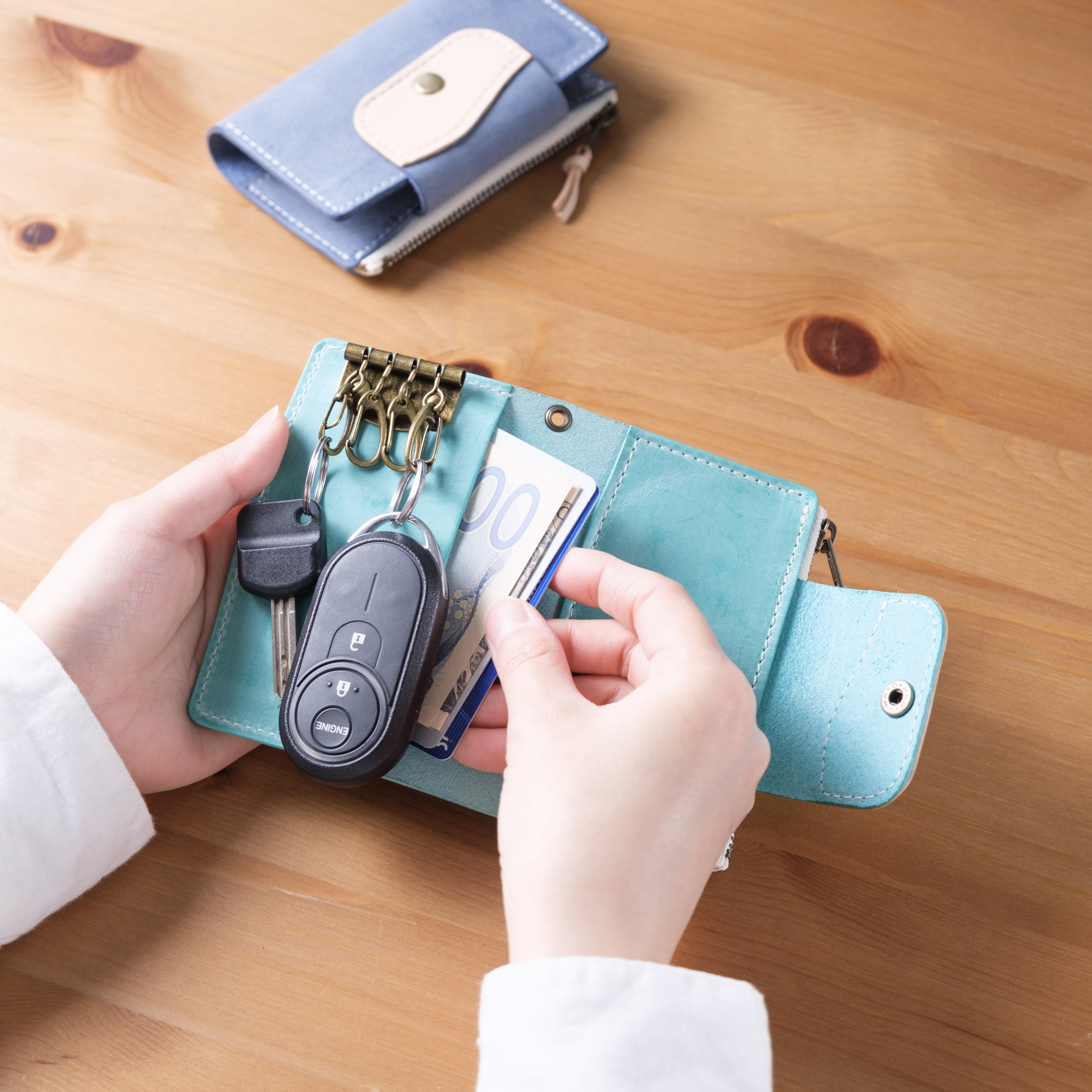 これ一つでお出かけ！本革キーケース兼ミニ財布｜名入れ対応｜スマートキー｜革 レザー｜ブルー/ターコイズ