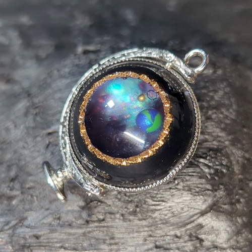 【ハンドメイド】宇宙玉チャーム　３個 UVレジン】くるくる回る！宇宙玉の地球儀キーホルダー その他