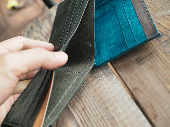 [zoccolo]harf wallet/ 馬蹄型外付けポケットの二つ折り財布 4枚目の画像