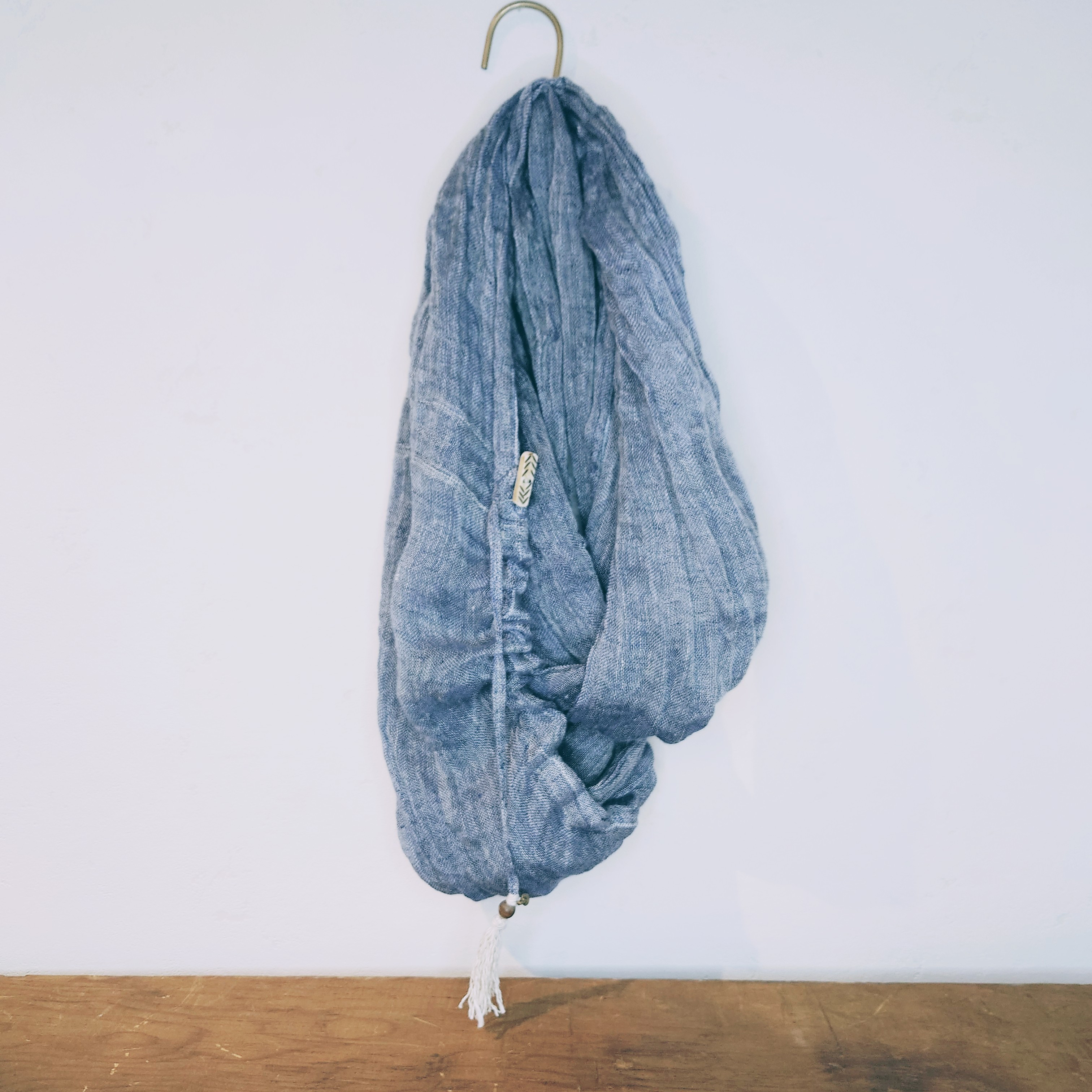 【リネン100%】エスニックテイストの変形スヌード(ライトネイビー)