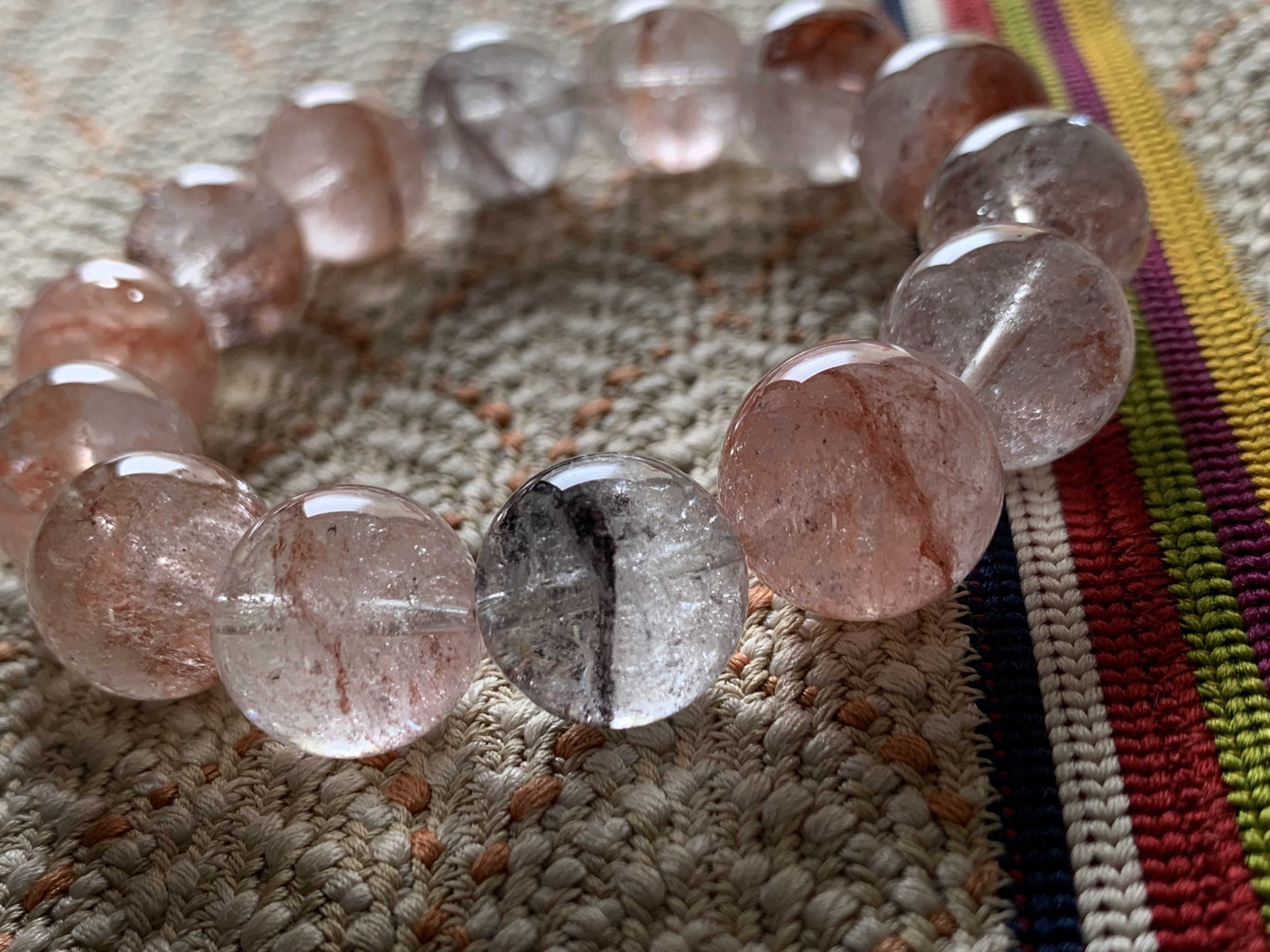 チャンスを引き寄せるお石：レインボー入り ライモナイトインクォーツブレスレット